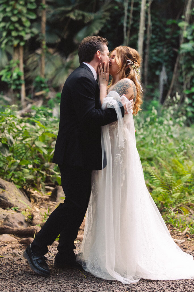 Some elopements feel like they were pulled straight out of a dream, and Courtnee and Joshua’s waterfall elopement in Kauai, Hawaii was exactly that. Surrounded by lush jungle, the sound of rushing water, and the soft island breeze, their day was intentional, intimate, and centered completely around the two of them.